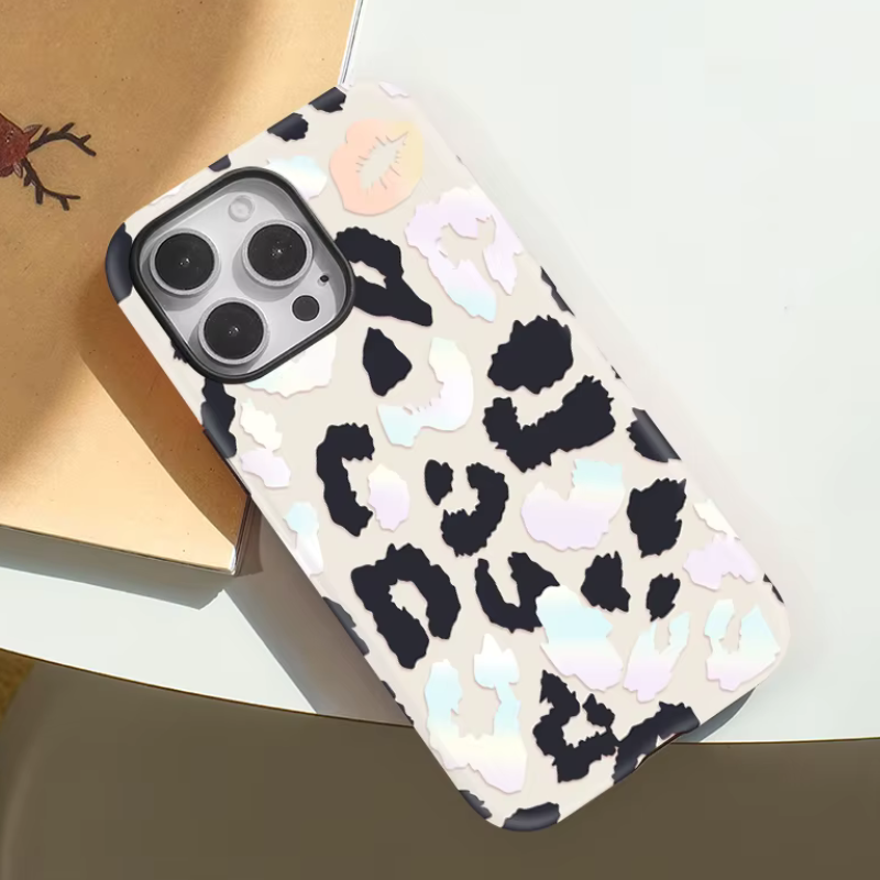 Leopard Kiss